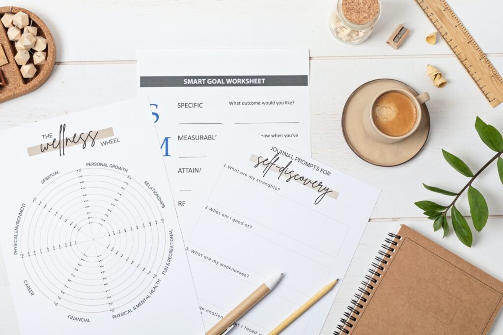 desktop with life coaching templates and office accessories Coaching Business Maroc