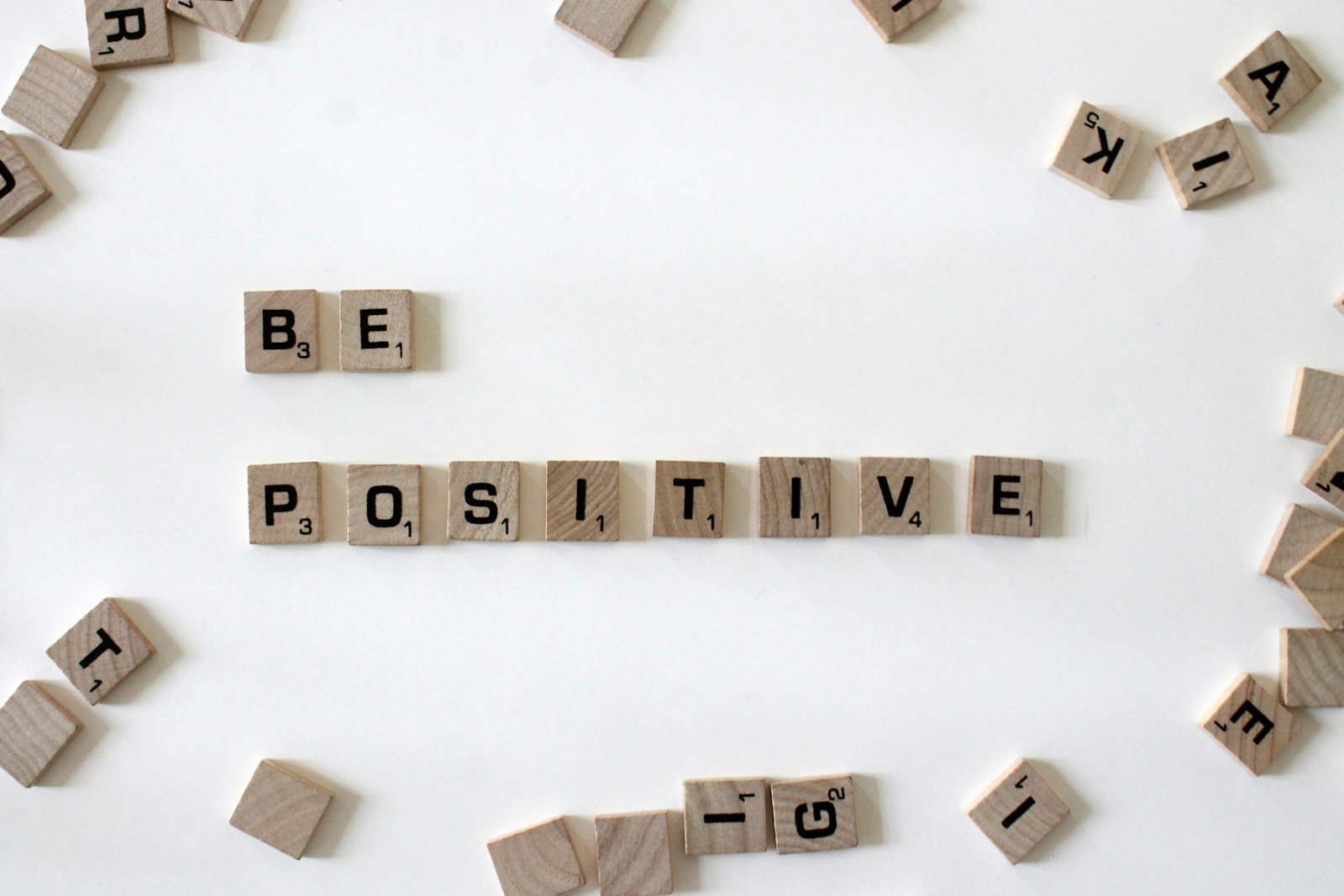 La psychologie positive s'intéresse surtout à la santé, à qualité de vie et au bien-être, à ce qui rend les humains résilients, heureux, optimistes