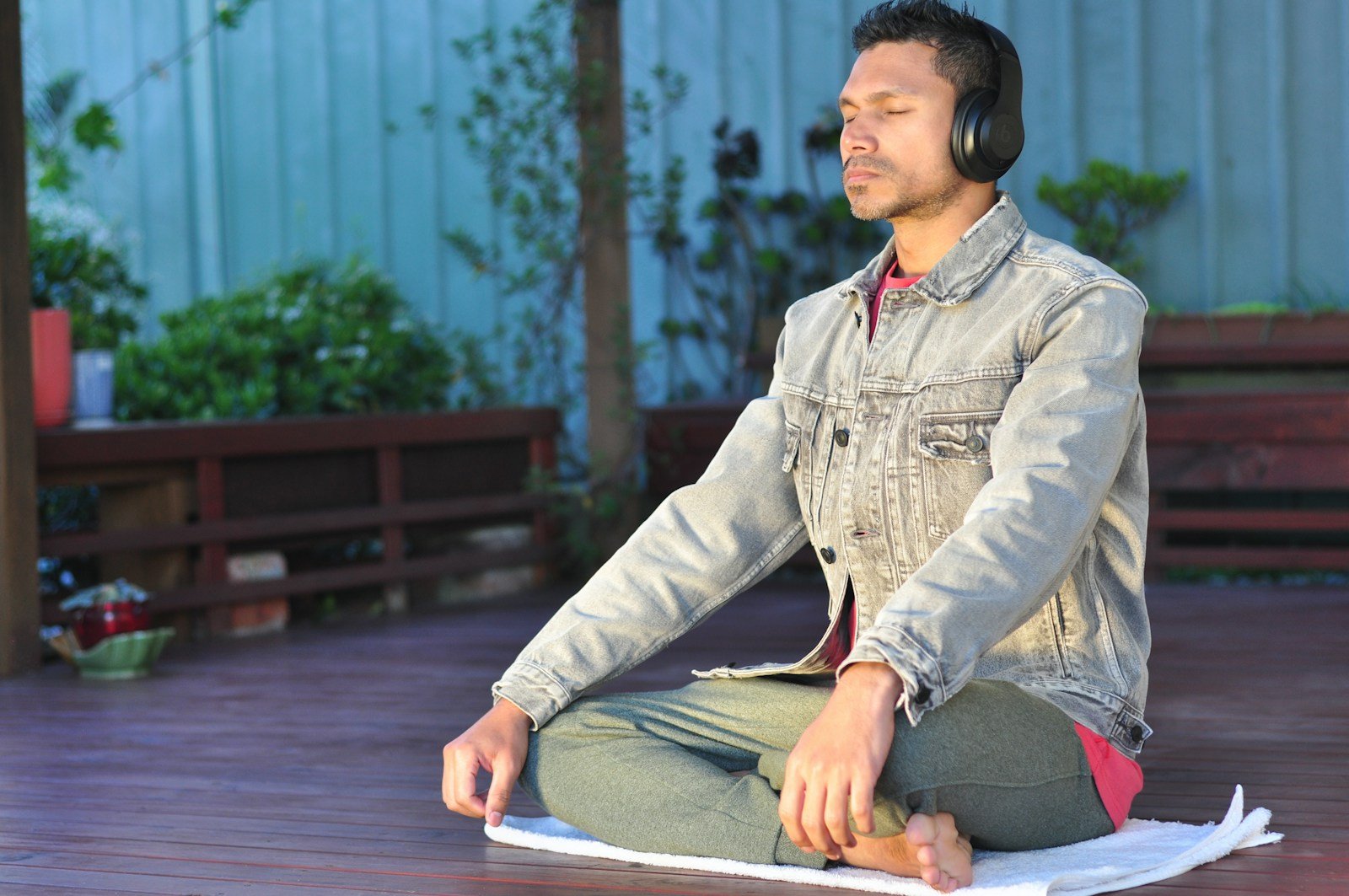 La Méditation Transcendantale : Dépasser les Pensées Ordinaires